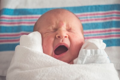 baby yawning birth teams background