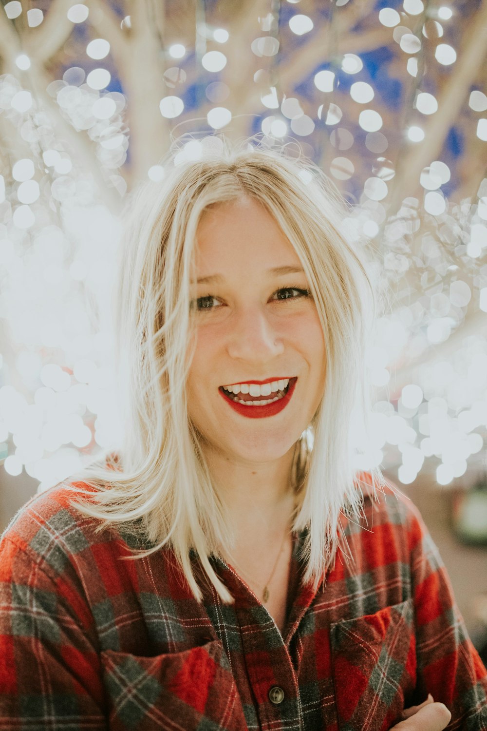 woman wearing red and gray plaid sport shirt