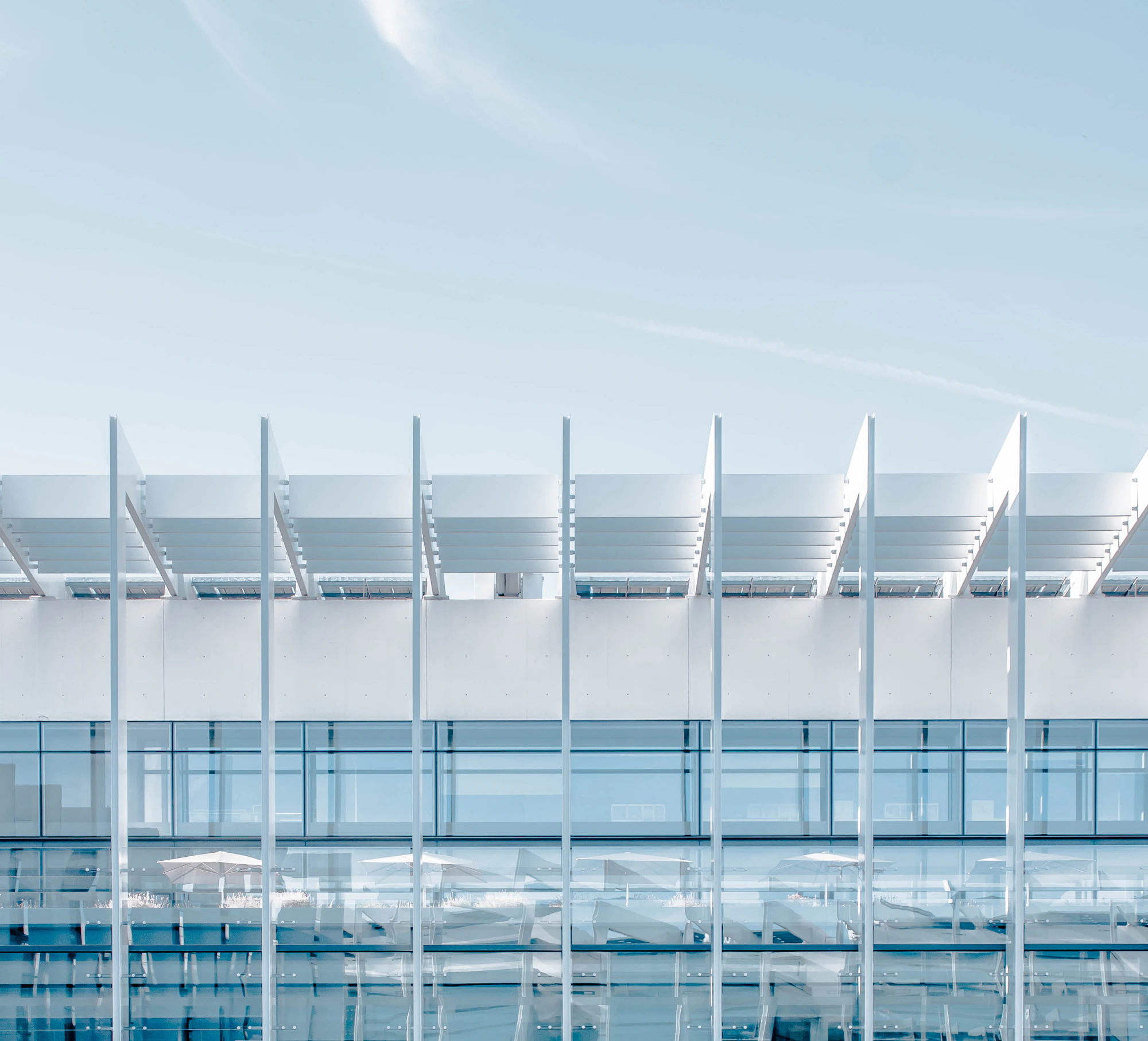Architecture vitrée contemporaine à Madrid, photographie d’illustration de Joel Filipe