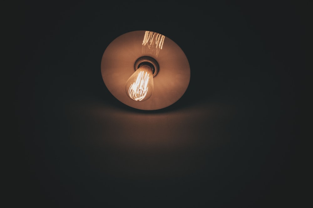 runde braune LED-Glühbirne