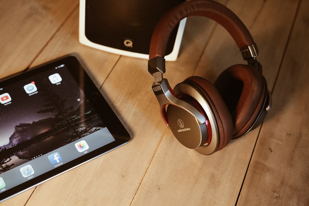 brown wireless headphones, Brown headphones iPad