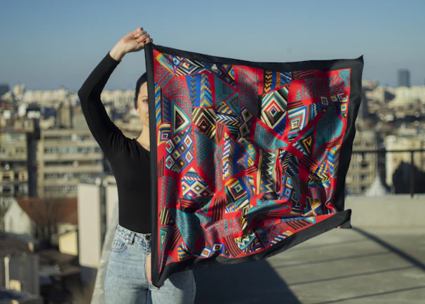 T-shirt with a colorful Araçaju cityscape print capturing local landmarks at sunset.