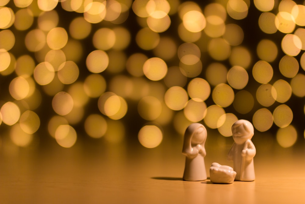 photo de mise au point superficielle de la figurine de la Nativité