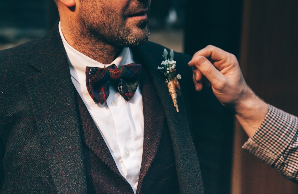 man wearing black suit jacket