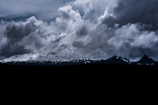 photo of Crescent Mountain range near Mount Thielsen