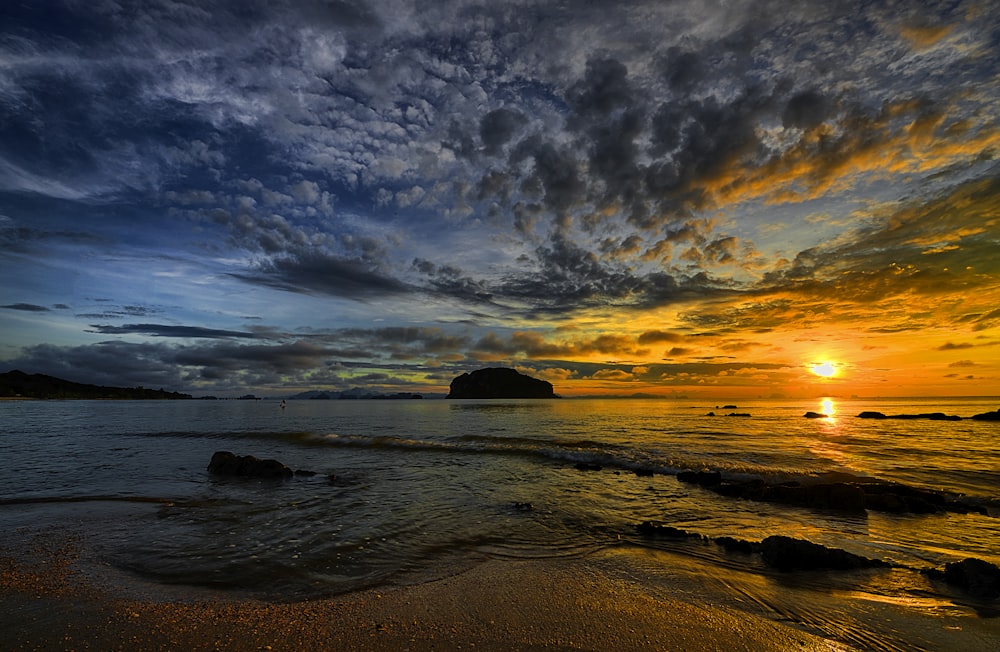 tramonto sotto la spiaggia