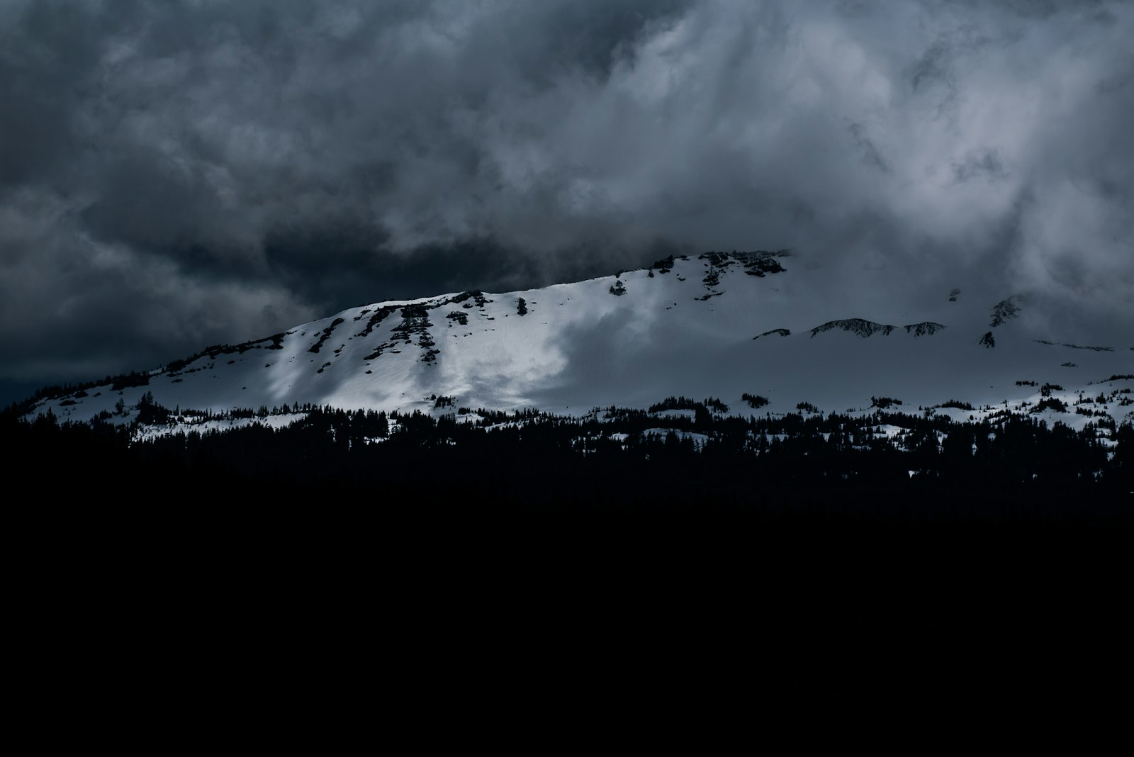 Nikon AF-S Nikkor 200-500mm F5.6E ED VR sample photo. Landscape photo of mountain photography