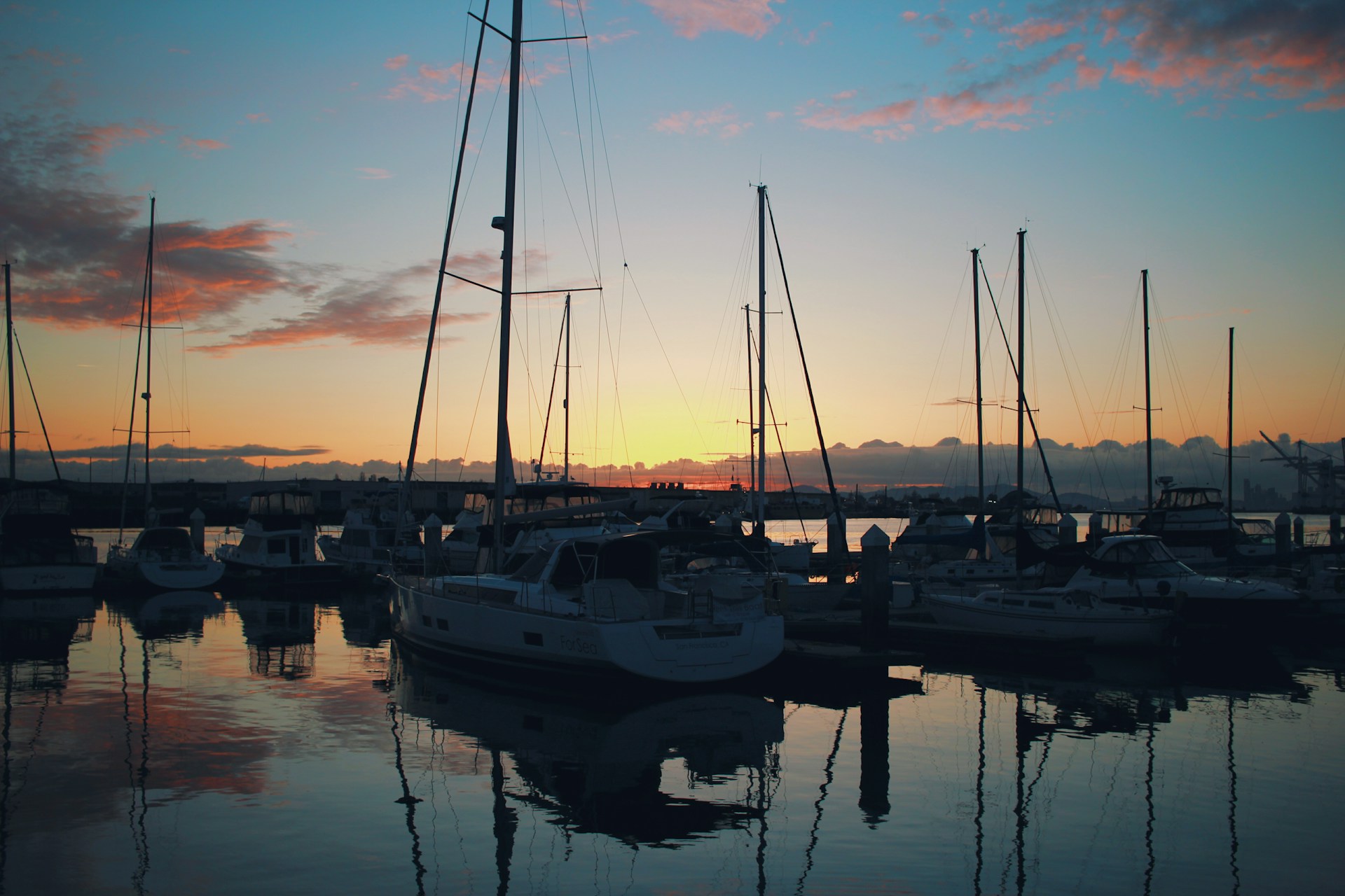 gray computer monitor