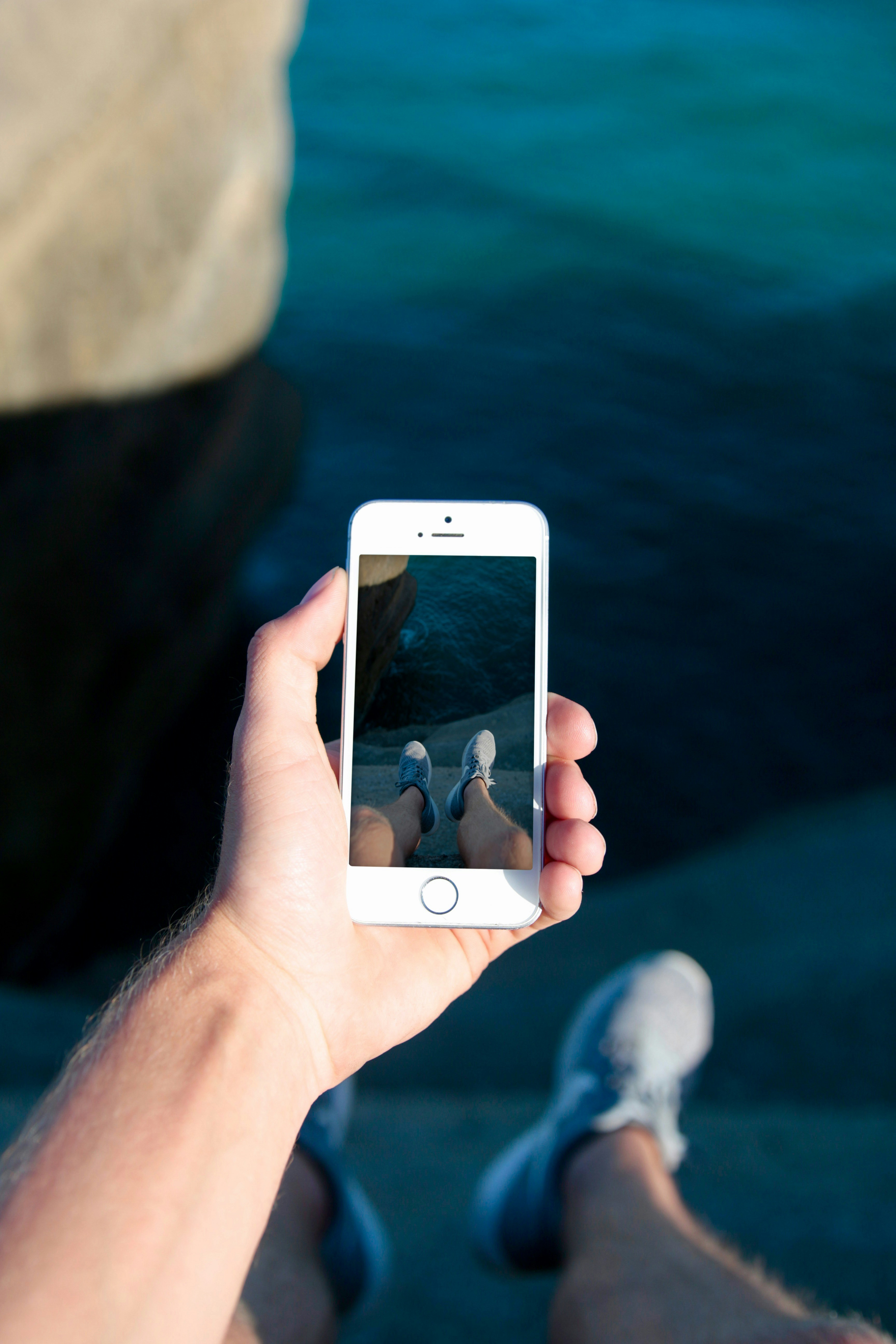 Как снимать на телефон без рук Забайкалец поделился со знакомой в WhatsApp видео расправы с соседом МК Чита