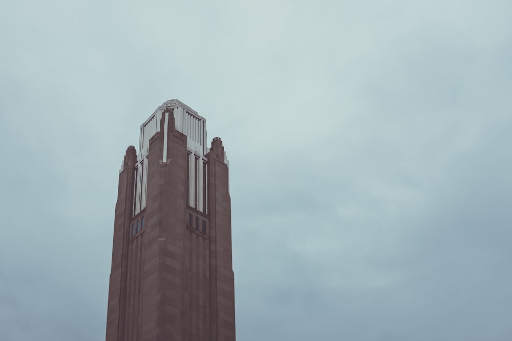 brown high-rise building