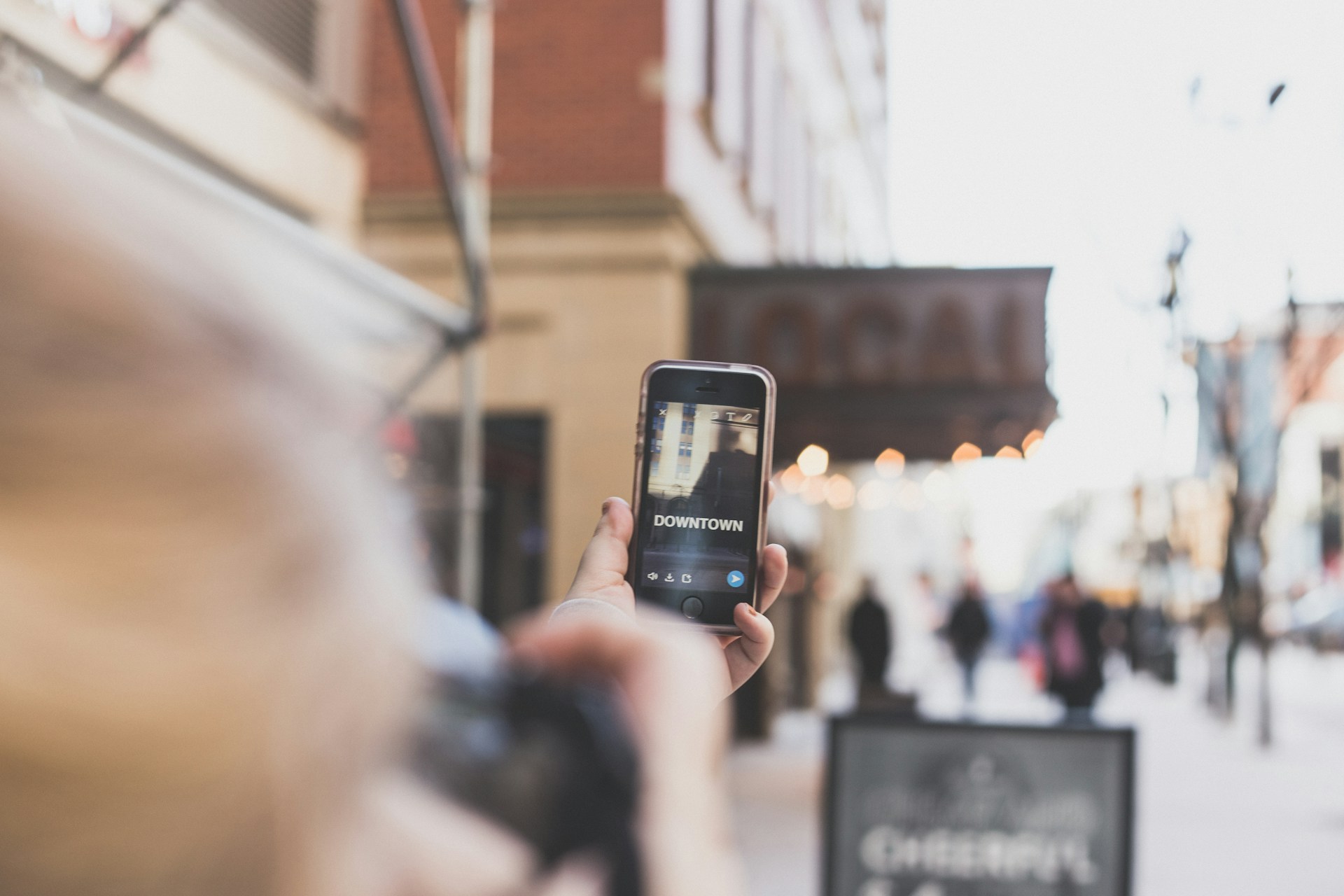gray computer monitor