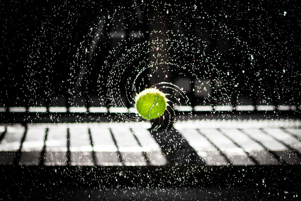 foto de lapso de tempo da bola de tênis