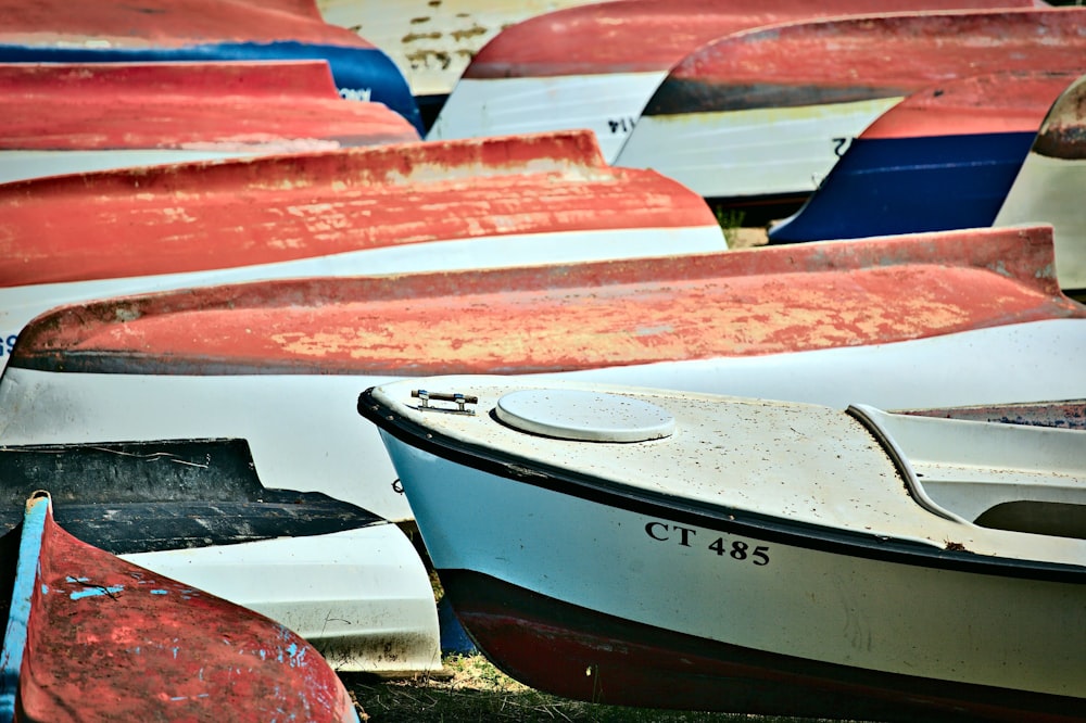 canoe boats on sand during daytime