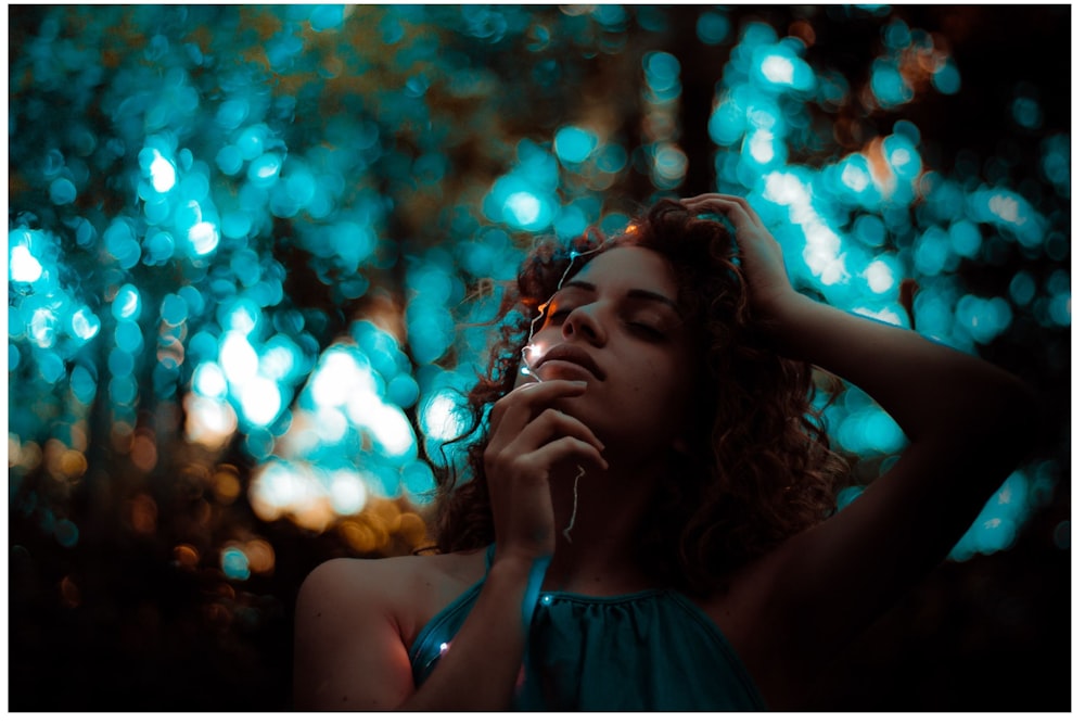 shallow focus photography of woman