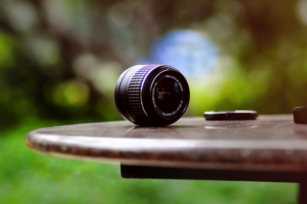 shallow focus photography of DSLR camera lens