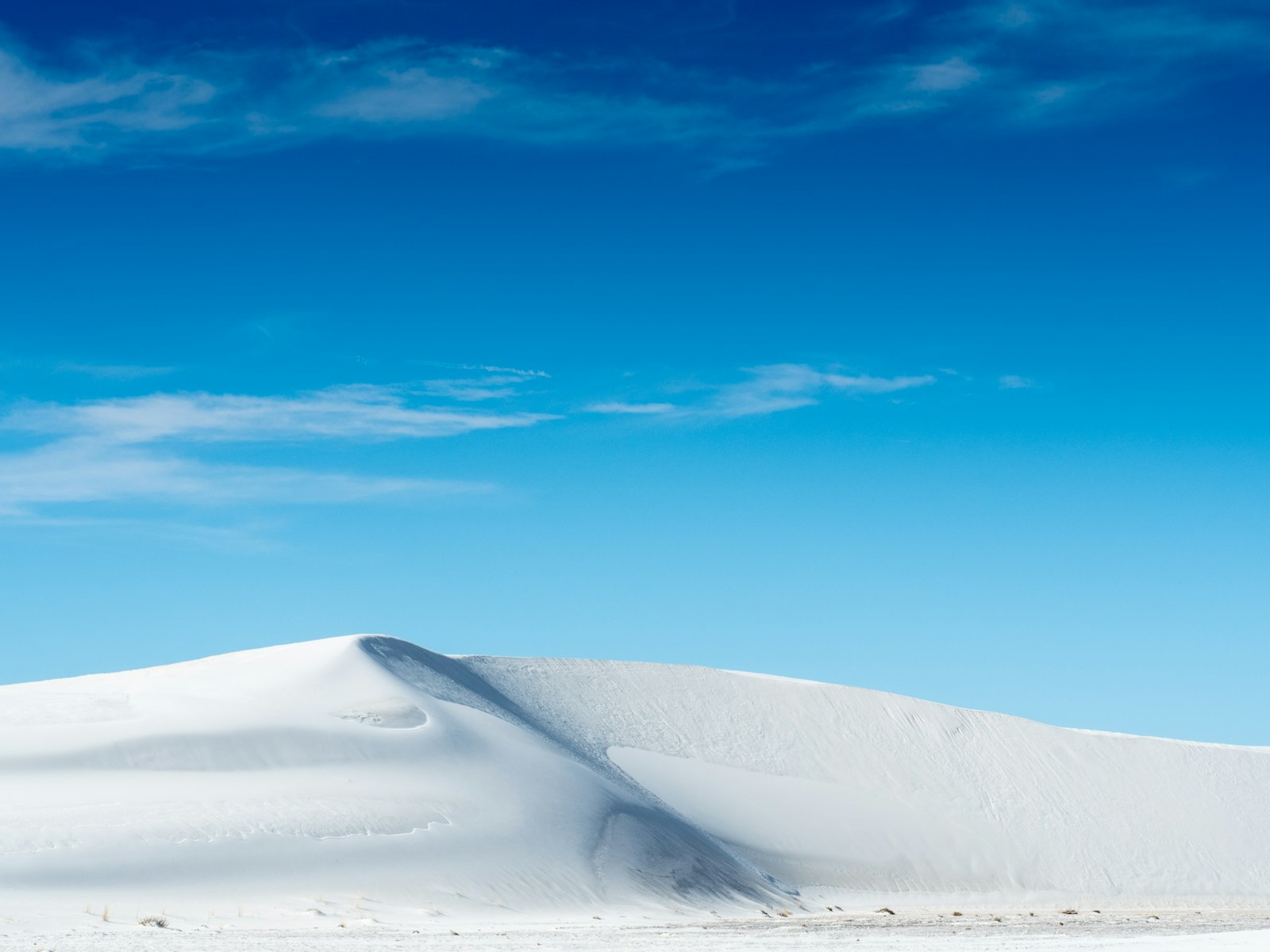 Olympus OM-D E-M5 II + Olympus M.Zuiko Digital ED 60mm F2.8 Macro sample photo. Desert dune during day photography