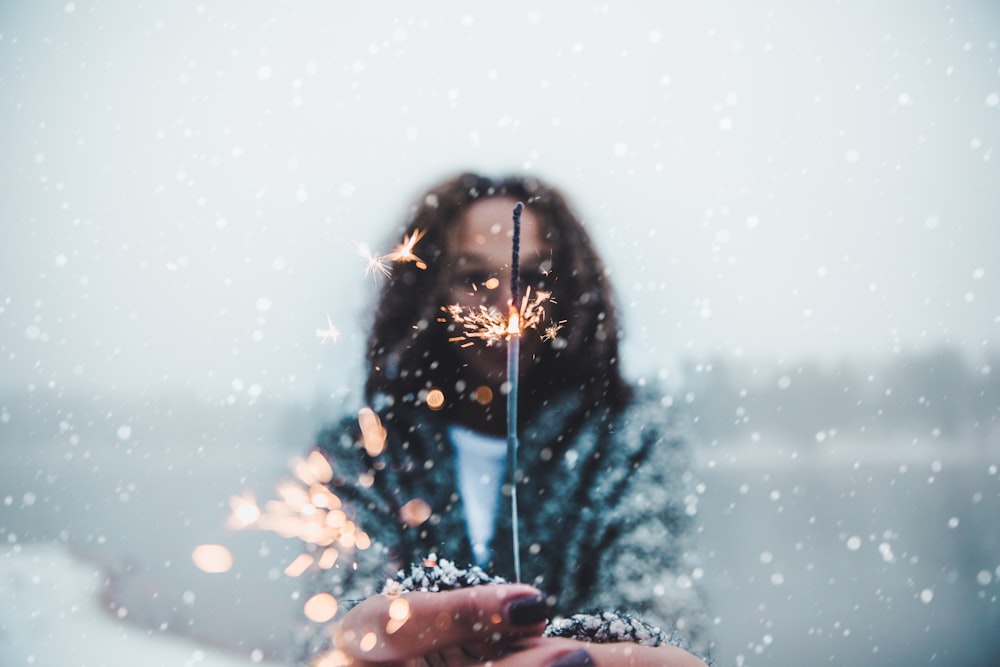 woman holding sparkler bokeh light