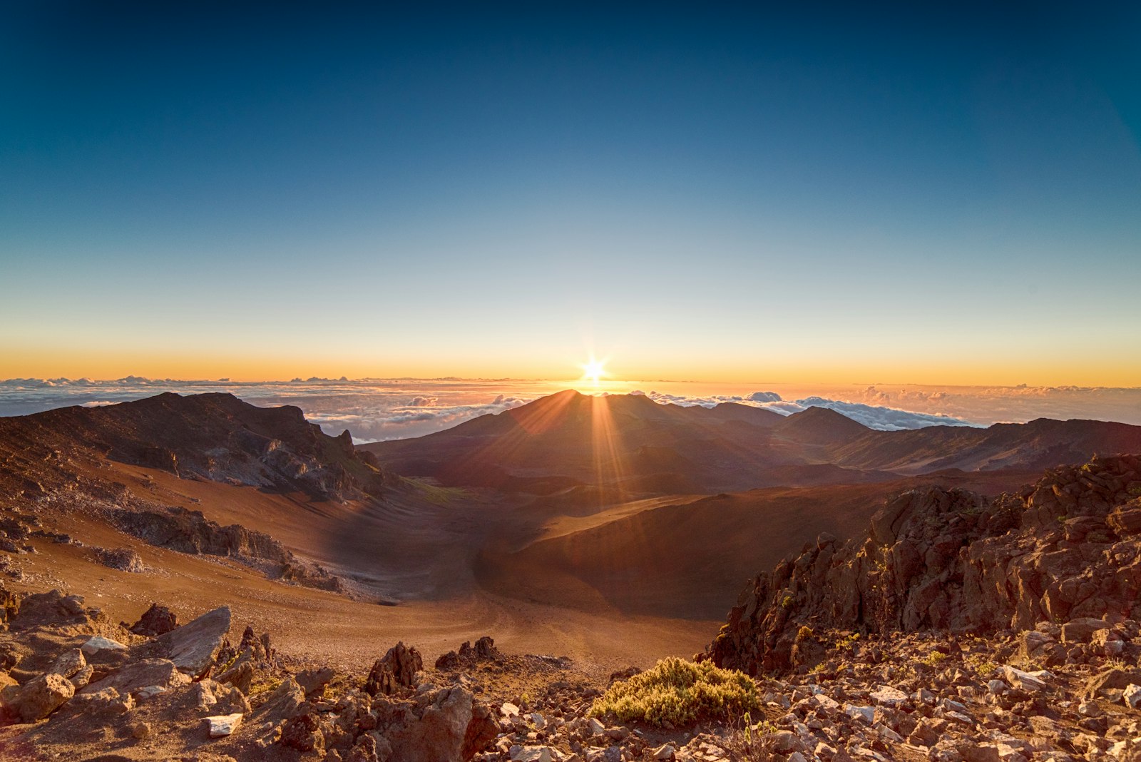 Samyang 14mm F2.8 ED AS IF UMC sample photo. Brown mountains during sunrise photography