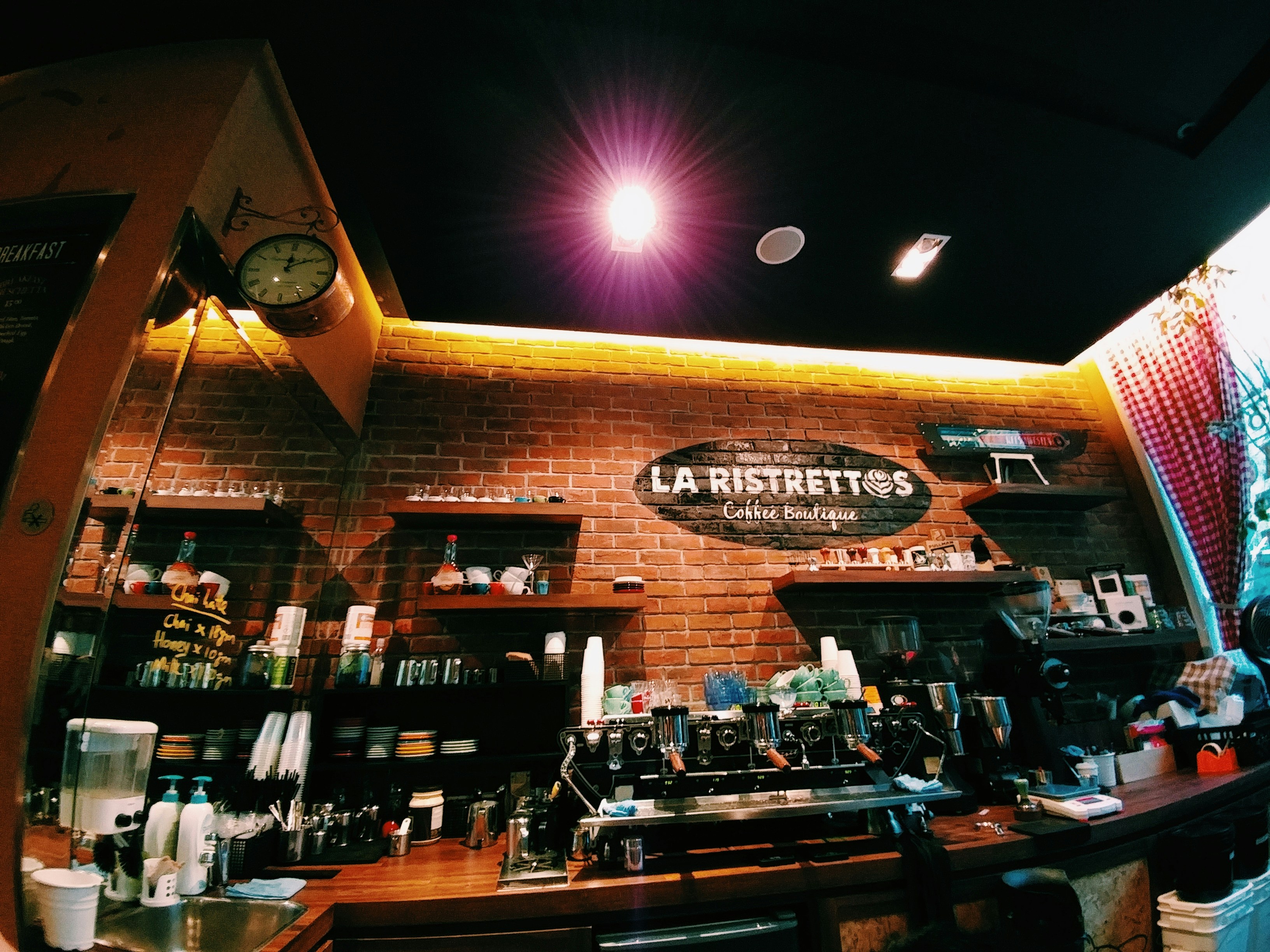 Free Unsplash photo from Junhong Chen