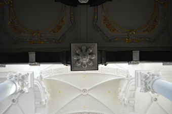 Close-up of elegant stucco ceiling and smooth cream-colored walls in a classic-modern interior.