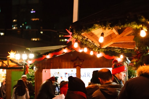 A festive Christmas market in Valdemorillo with colorful lights and joyful families.