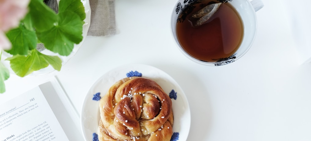 baked bread serving on white and blue plate