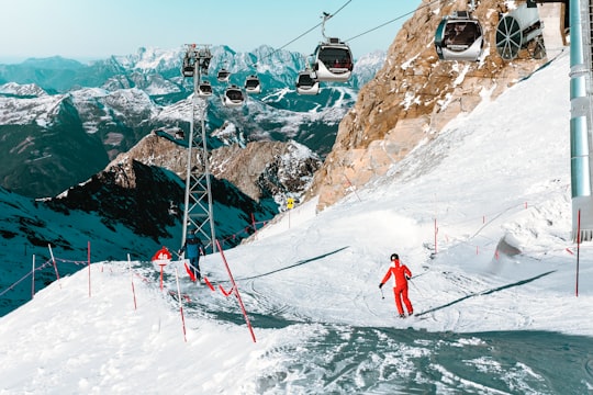 person doing some ski on under cable car in Kitzsteinhorn Austria