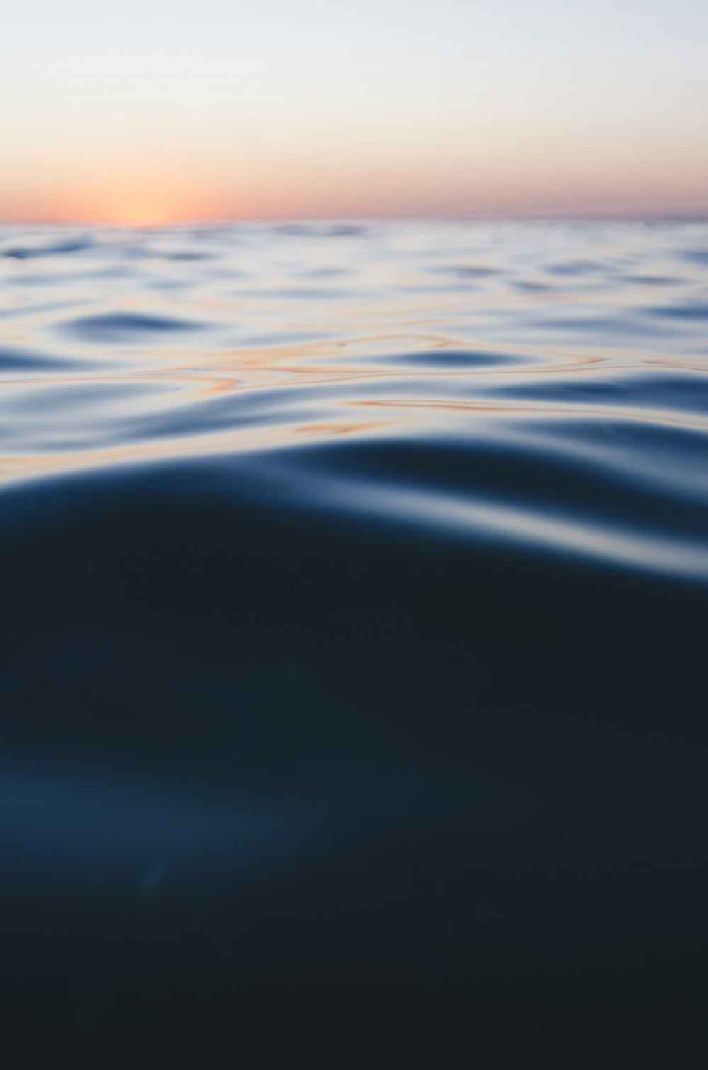 Photo d’eau de mer calme pendant la journée