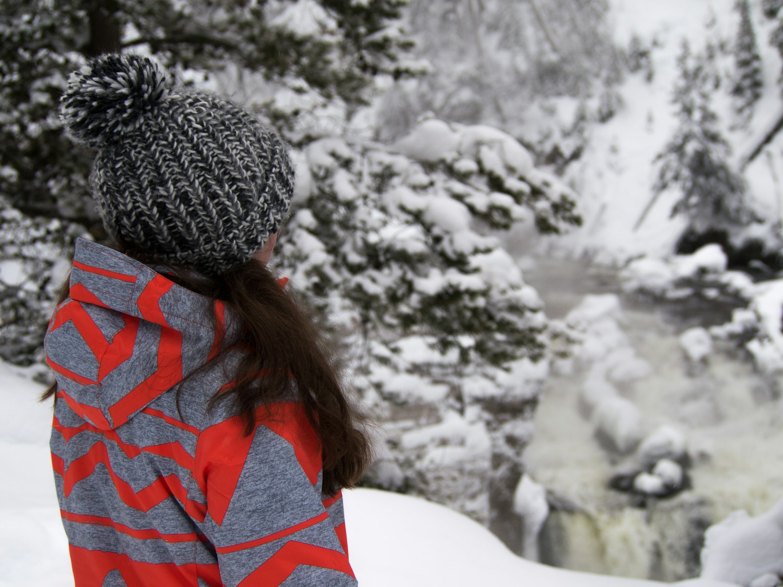 Olympus PEN E-PL3 sample photo. Woman standing on snow photography