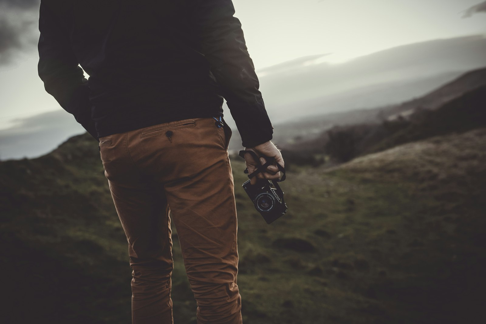 Canon EOS 5D Mark III + Sigma 50mm F1.4 EX DG HSM sample photo. Man standing uphill holding photography