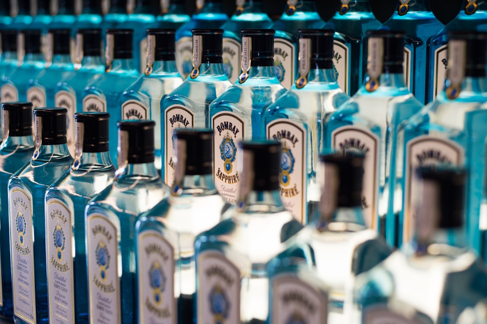 blau-weiße Flasche Lot