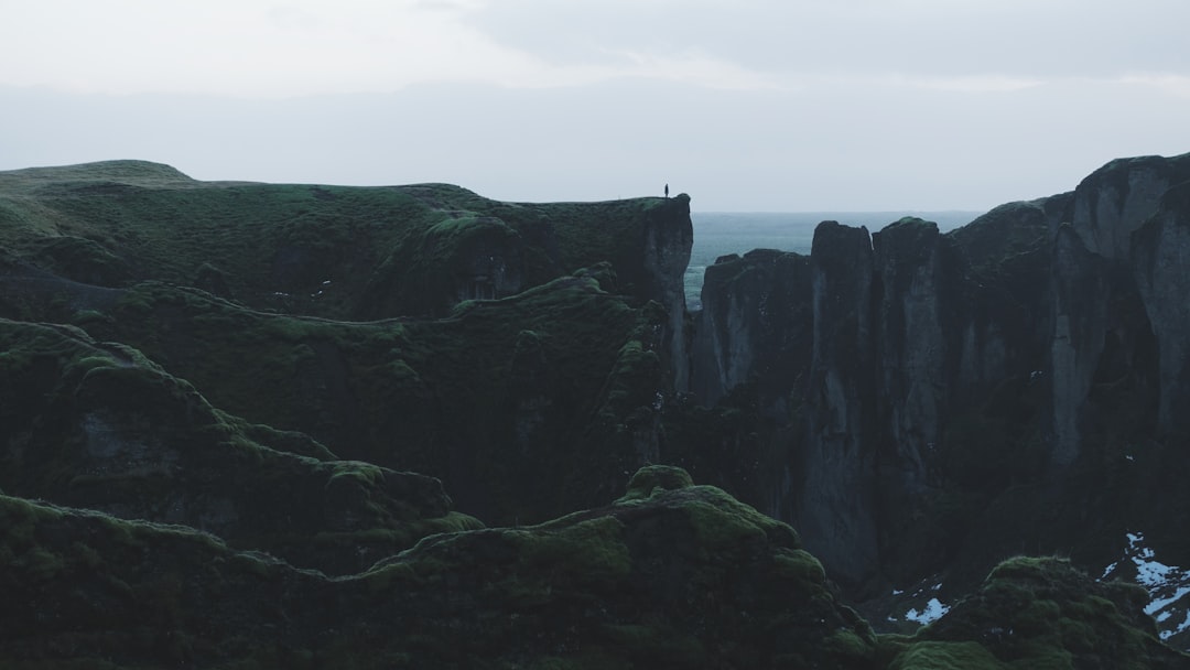 Cliff photo spot Fjaðrárgljúfur Canyon Vik