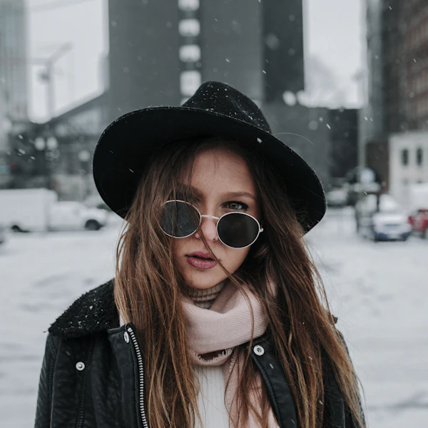 Golden-hour portrait wallpaper — aesthetic daily wallpaper for Chrome
