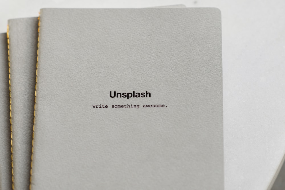 Unsplash Schreibe etwas Großartiges. Buch