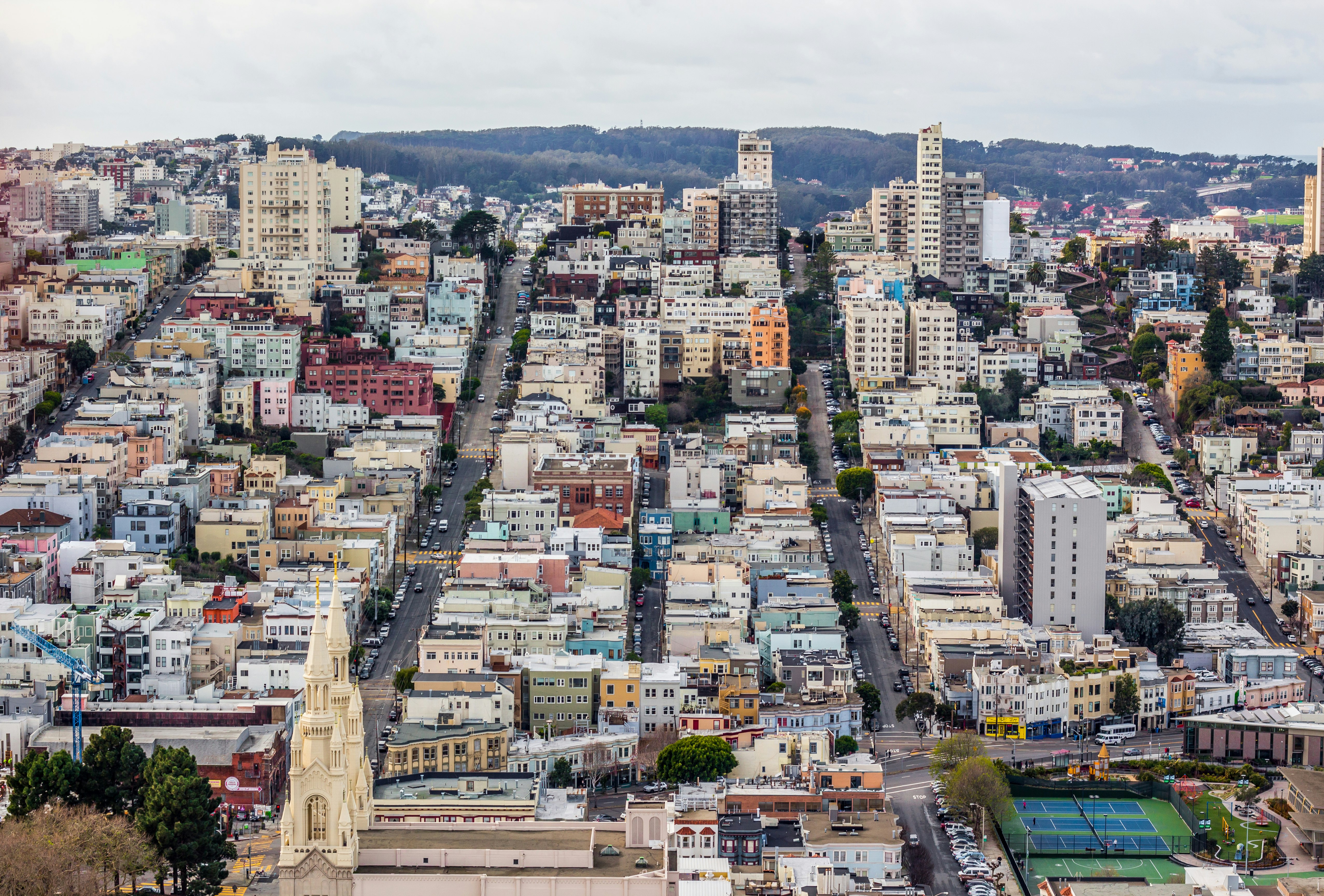 I love the wavy streets of San Francisco. When you take a close look, you can see the Lombard Street.