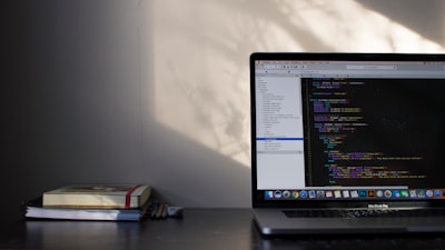 Kogo obowiązują wymagania dostępności cyfrowej WCAG? - MacBook Pro showing programming language