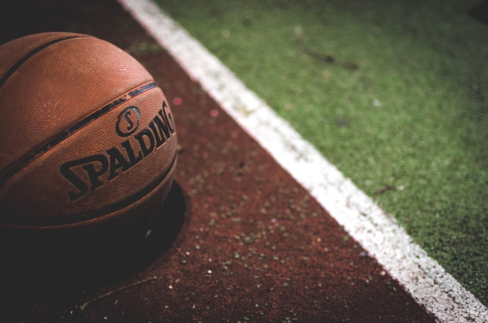 marrom Spalding basquete