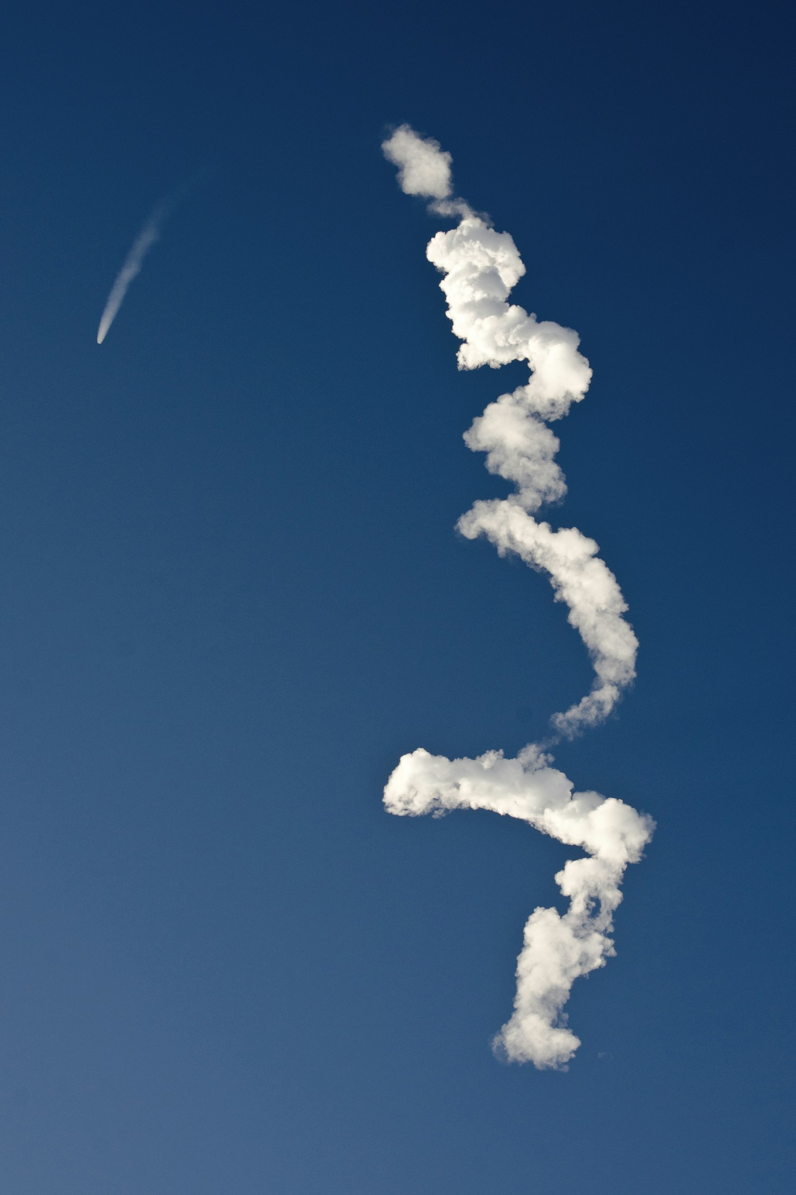 Nikon AF-S Nikkor 70-300mm F4.5-5.6G VR sample photo. Smoke formation in sky photography