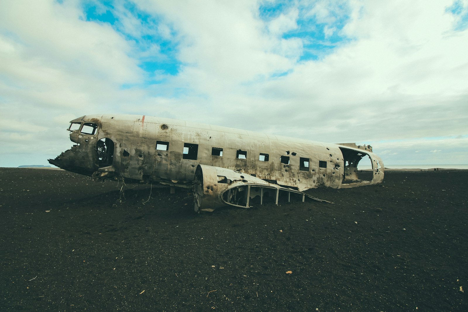 Canon EOS 700D (EOS Rebel T5i / EOS Kiss X7i) + Canon EF-S 10-18mm F4.5–5.6 IS STM sample photo. Photo of abandoned plane photography