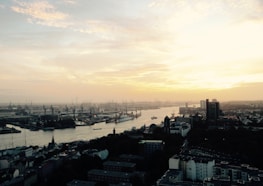 Panoramic shot of the Paraná river flowing beside the technology park at sunset.