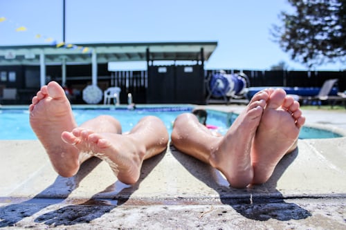 5 Tips on How to Pose Your Feet for the Perfect Photo: A Comprehensive Guide