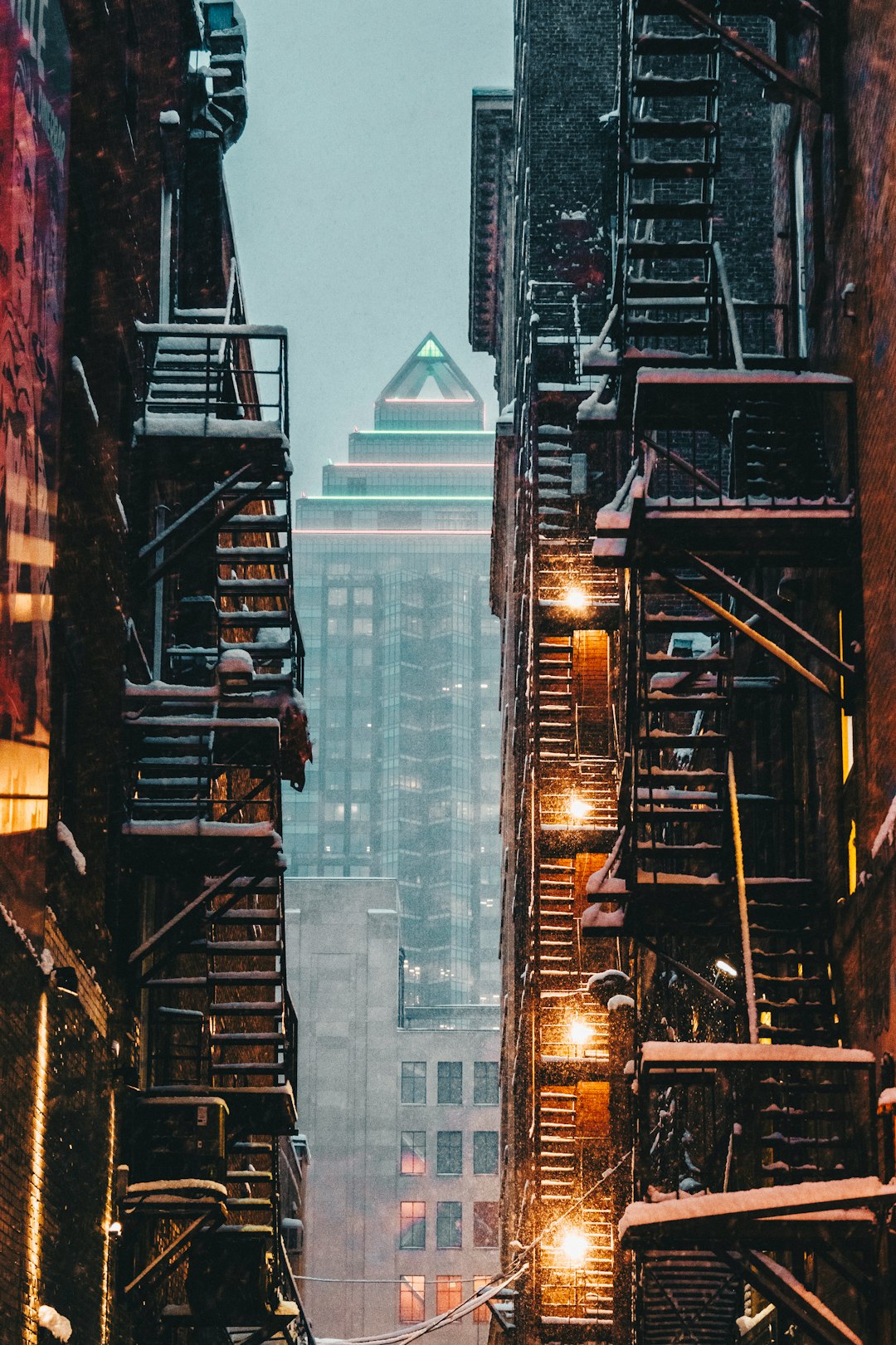 close-up photography of gray and brown building during daytime