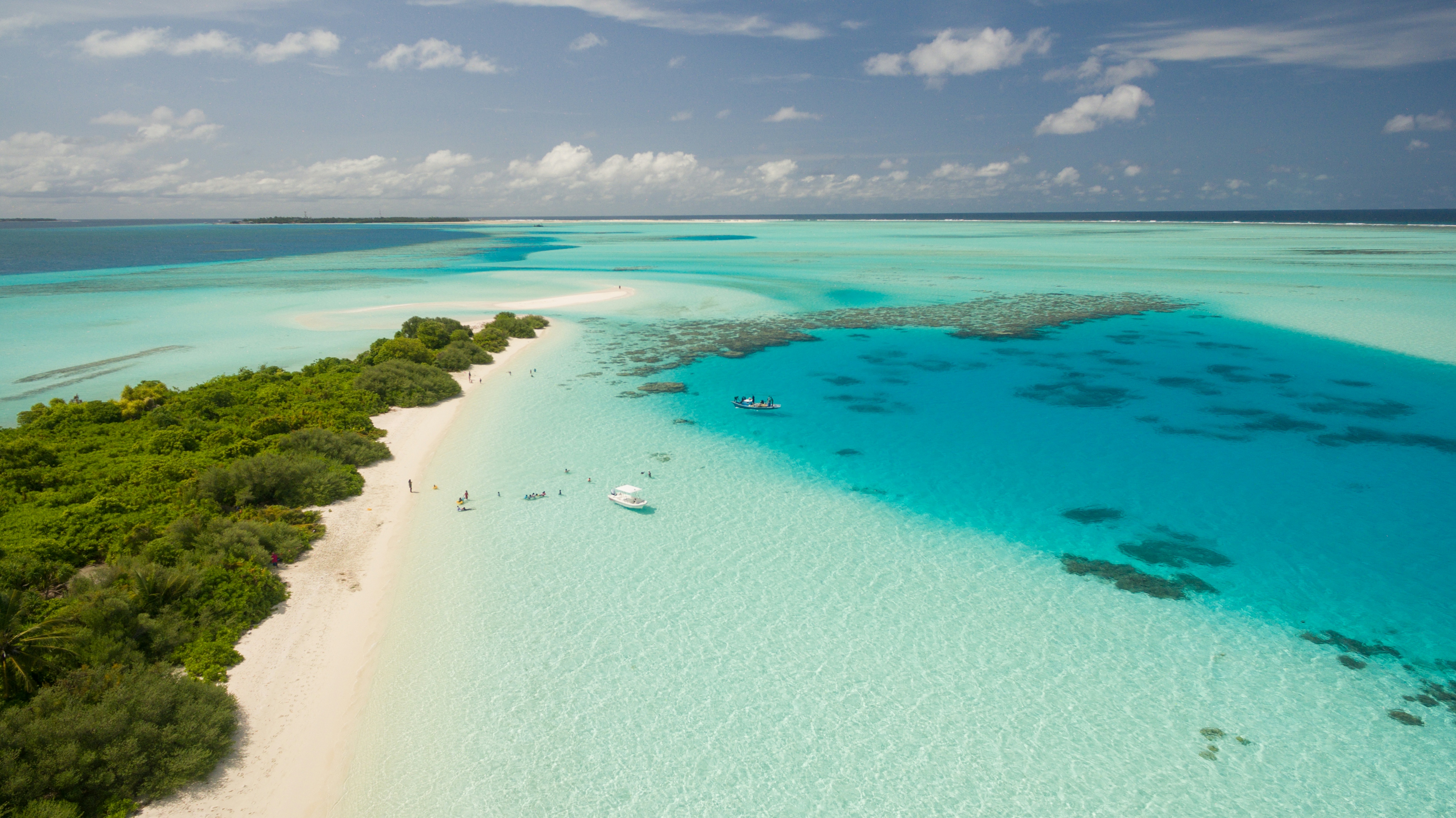 il panorama visto dall'alto di una spiaggia dei caraibi, ecco le offerte di utravel per vacanze ai caraibi