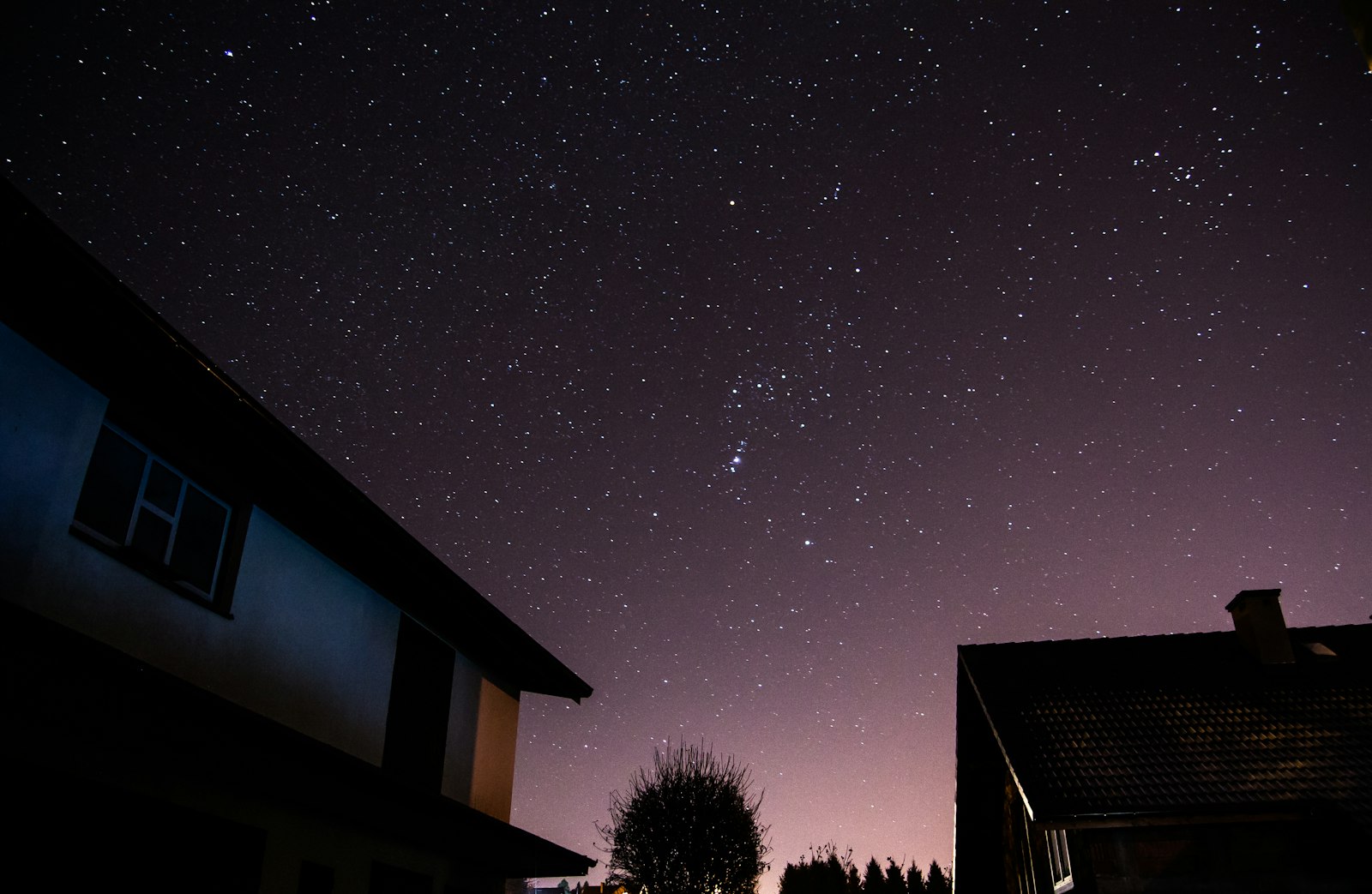 Tamron SP AF 17-50mm F2.8 XR Di II LD Aspherical (IF) sample photo. Stars over houses at photography