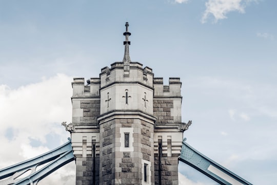 gray concrete building under blue sky at daytime in London Bridge United Kingdom