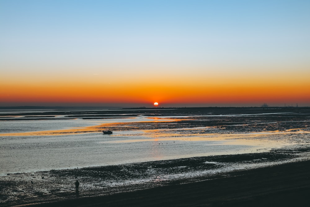 orizzonte del mare durante il giorno