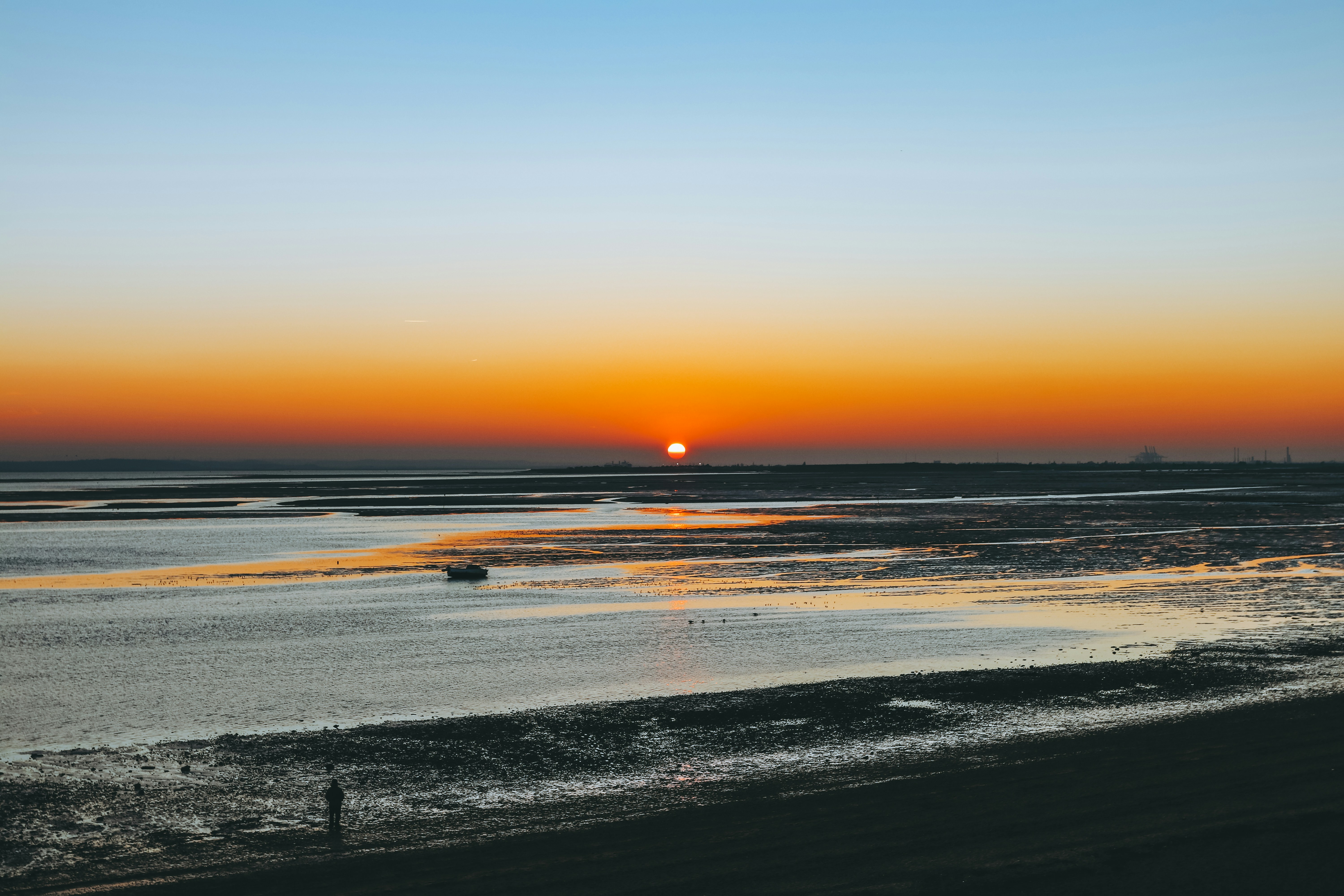 sea horizon during daytime
