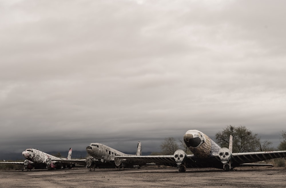 three plane at daytimes