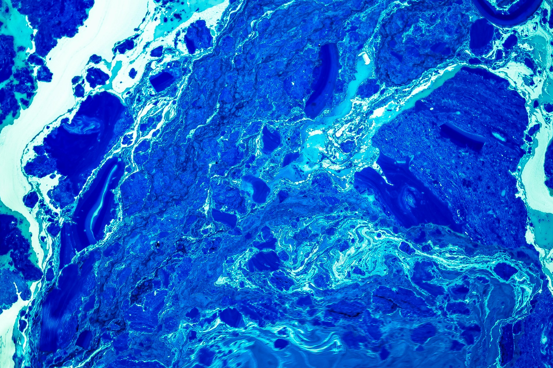 An abstract pattern in the blue water surface