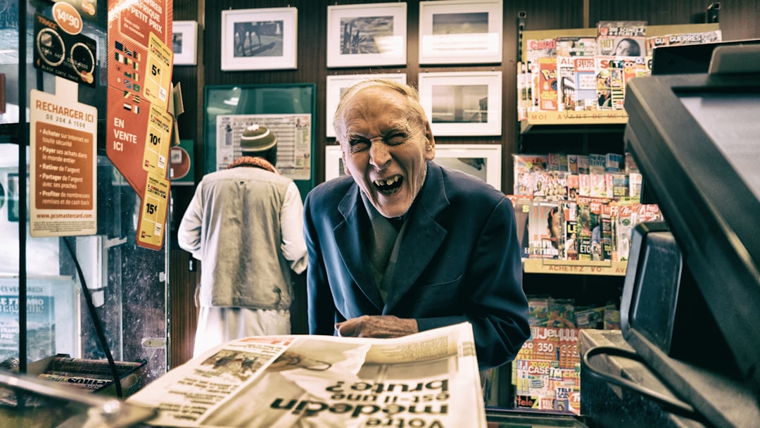 man in black suit jacket while smiling, Série sur une journée dans la vie d’un buraliste